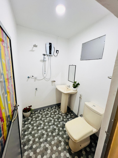 Bathroom 4, Nilaveli Boutique Hotel, Kuchchaveli