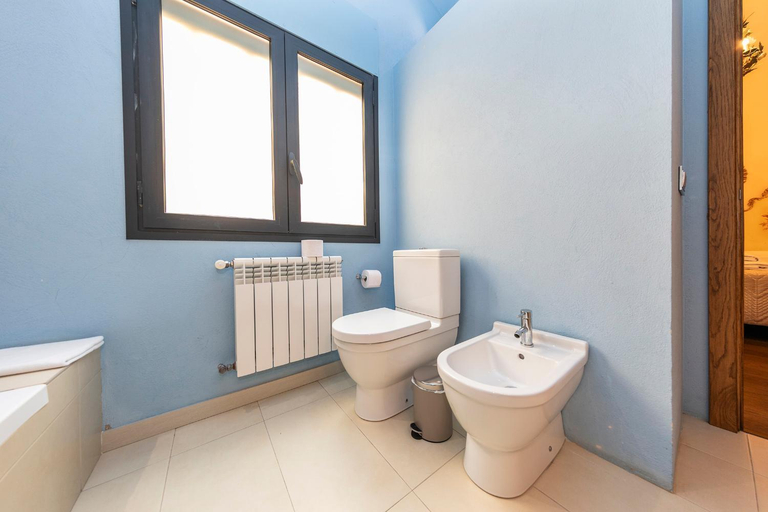 Bathroom 3, Mas Xibeques, Girona