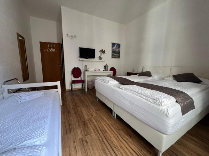 Others 5, Hotel Croce Federale, Bellinzona