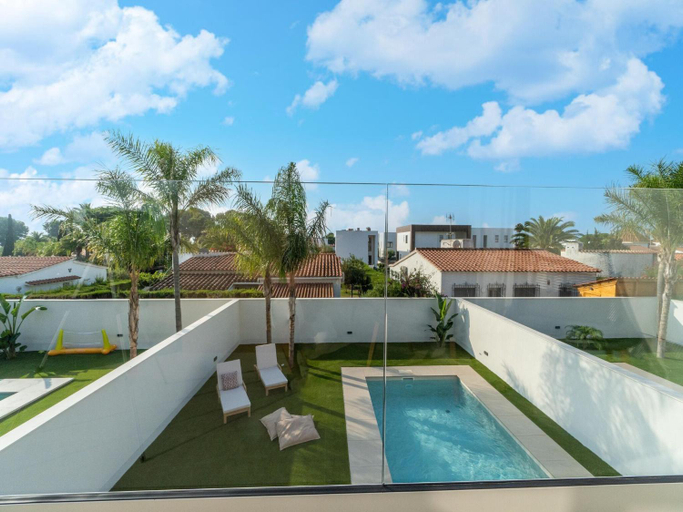 Sport & Beauty, Sunny Villa by Platja Ardiaca, Tarragona