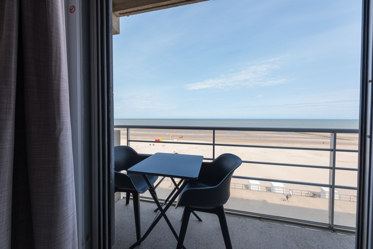 Balcony 5, Studio on the 4th Floor With sea View, West-Vlaanderen