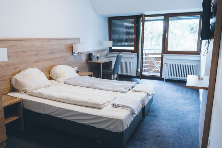 Bedroom 5, Hotel Allee 25, Stuttgart