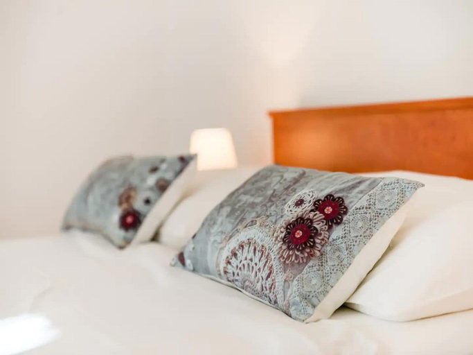 Bedroom 2, Apartments Villa Pelegrin - Two Bedroom Apartment with Garden View, Jelsa