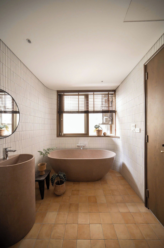 Bathroom 3, A Stay In Hanoi, Đống Đa