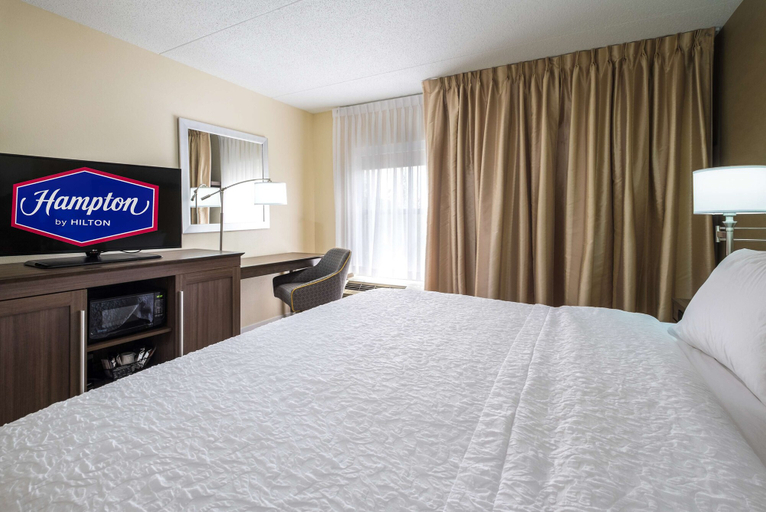 Bedroom 3, Hampton Inn Freeport/Brunswick, Cumberland
