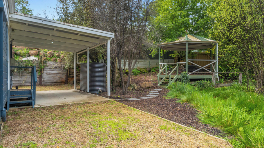 Others 4, Gray Chalet in Daylesford, Hepburn - East
