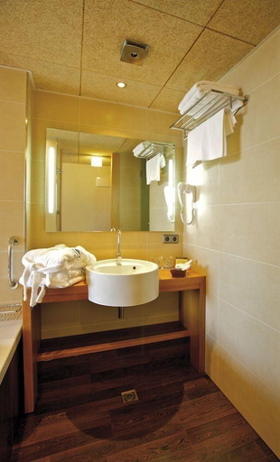 Bathroom 3, Hotel Restaurant Sant Pol, Girona