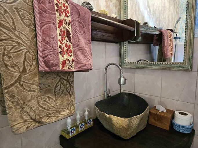 Bathroom 4, Lovina Loca, Buleleng