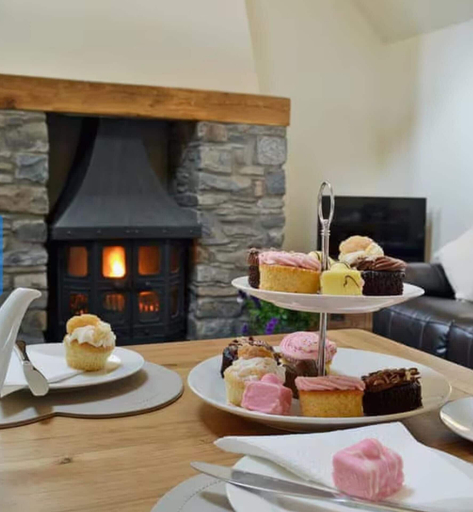 Food & Drinks, Grofftau Cottage - Sleeps 4 & Free Parking, Ceredigion