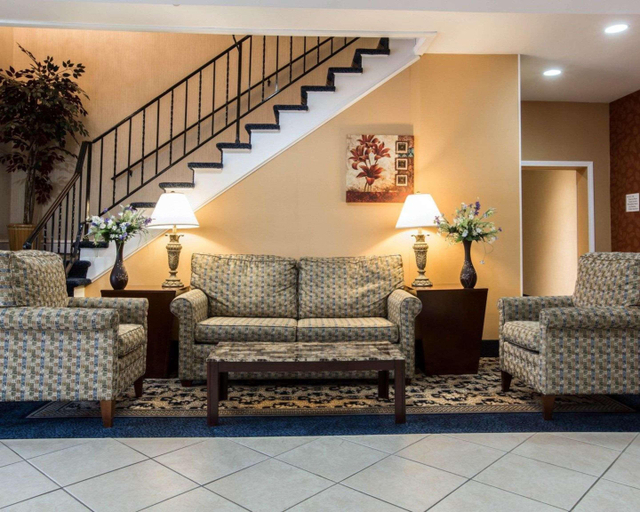 Public Area 2, Econo Lodge Lake Region, Carroll