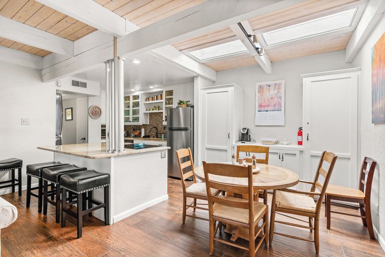 Food & Drinks, Fort Marcy Hotel Suites by All Seasons Resort Lodging, Santa Fe