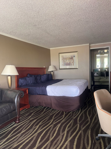 Bedroom 4, Stay-Well Inn - Monroe, Monroe