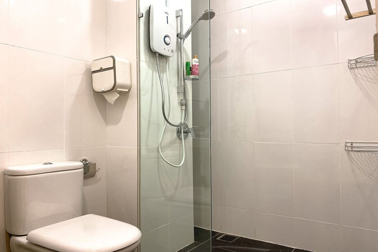 Bathroom 5, The Reizz Residence by Emily in Town, Gombak
