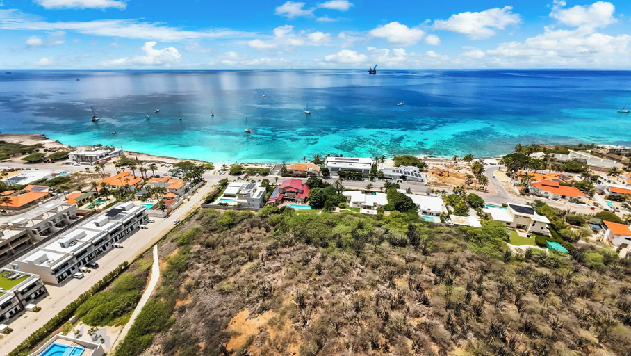 Others 3, Catalina Residence Apt 3 - L.g. Smith Boulevard 546-j