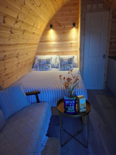 Room 5, Beautiful and Cosy Garden Pod Saintives, Cornwall
