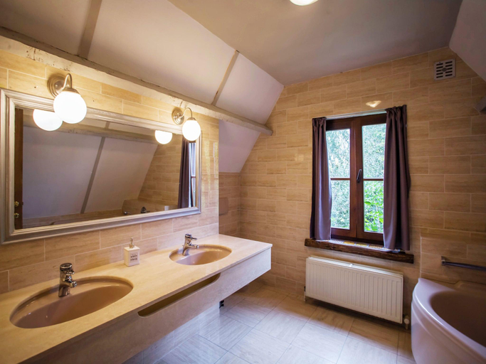 Bathroom 3, Holiday Home in Alveringem near Coast, West-Vlaanderen
