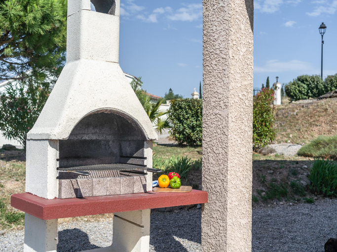 Others 5, Villa in Escales with Private Pool, Aude