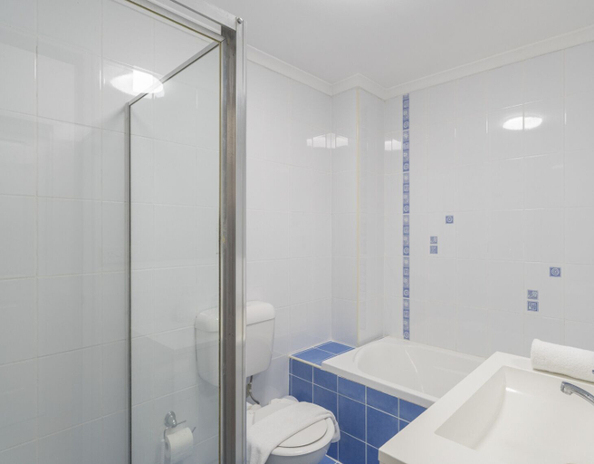 Others 4, Kozyguru | Homebush West | 3-Beds Apt With Parking, Sydney