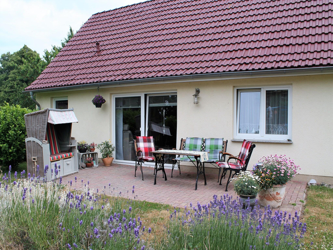 Exterior & Views 1, Cozy Coastal Stay with Garden, Nordwestmecklenburg