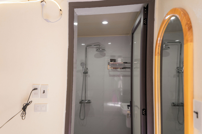 Bathroom 4, Trang An Freedom Hood, Hoa Lư
