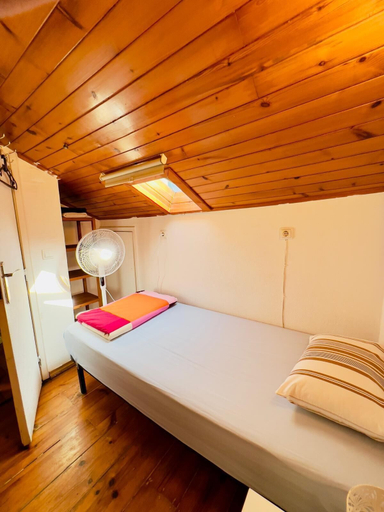 Bedroom 3, White House Lisbon Hostel, Lisbon