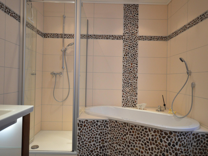 Bathroom 3, Wunderschone Ferienwohnung im Burgenland, Bernkastel-Wittlich