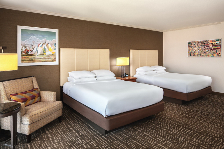 Bedroom 3, DoubleTree by Hilton Ontario Airport, San Bernardino