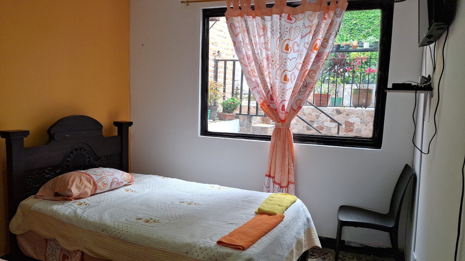 Bedroom 3, casa hostal ave maria san antonio cali, Santiago de Cali