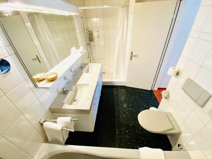 Bathroom 3, Gasthof Kreuz, Gäu