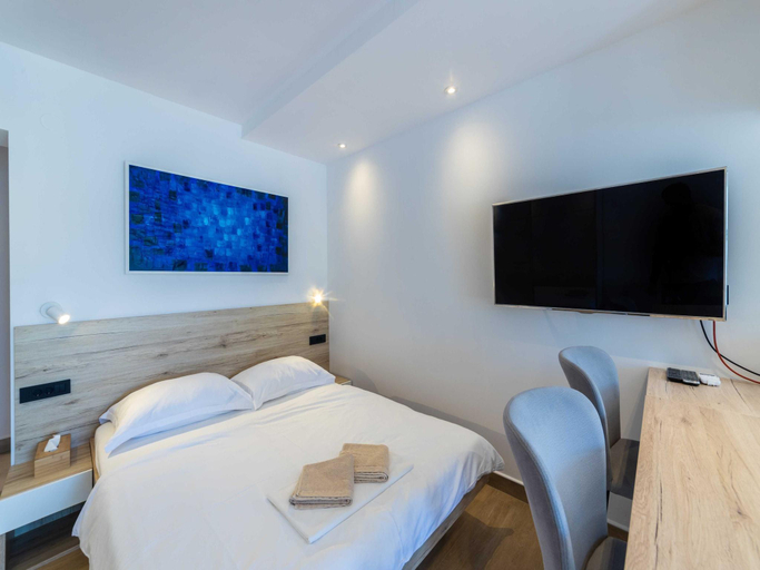 Others 3, Apartments Ema - Studio Apartment with Sea View, Ploče