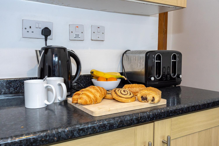 Food & Drinks, Cosy Two bedroom Terrace Blackburn, Blackburn with Darwen