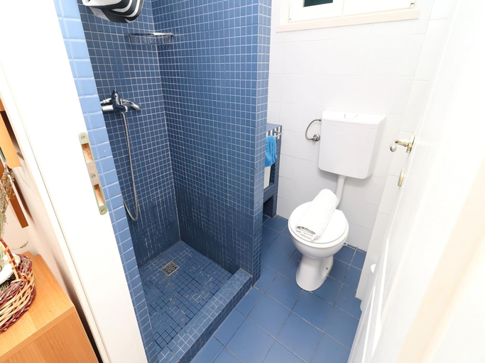 Bathroom, bedroom apartment with balcony, Orebić