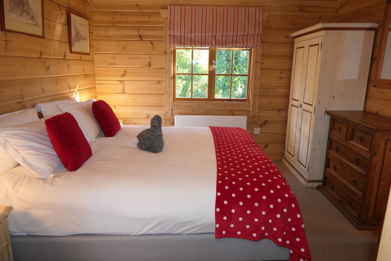 Bedroom 3, Willowbank Lodges, Wiltshire