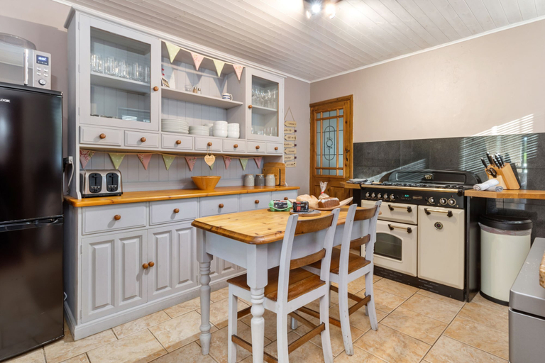 Room 2, Cartref - Beautiful Cottage Hot Tub Countryside Views, Pembrokeshire