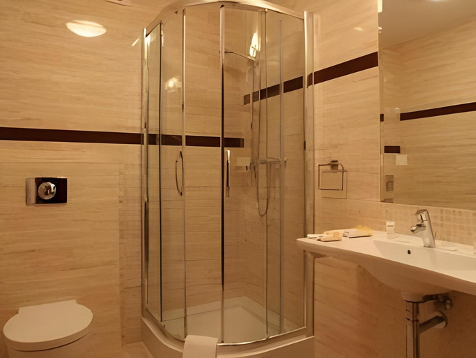 Bathroom 5, Hotel 1231, Toruń City