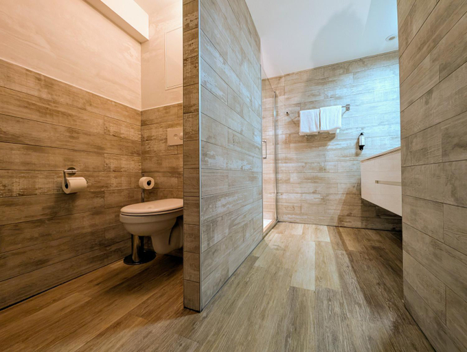 Bathroom 3, Hotel Le Dormeur, Bas-Rhin