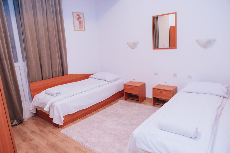 Bedroom 5, BASSO Guest Rooms, Perushtitsa