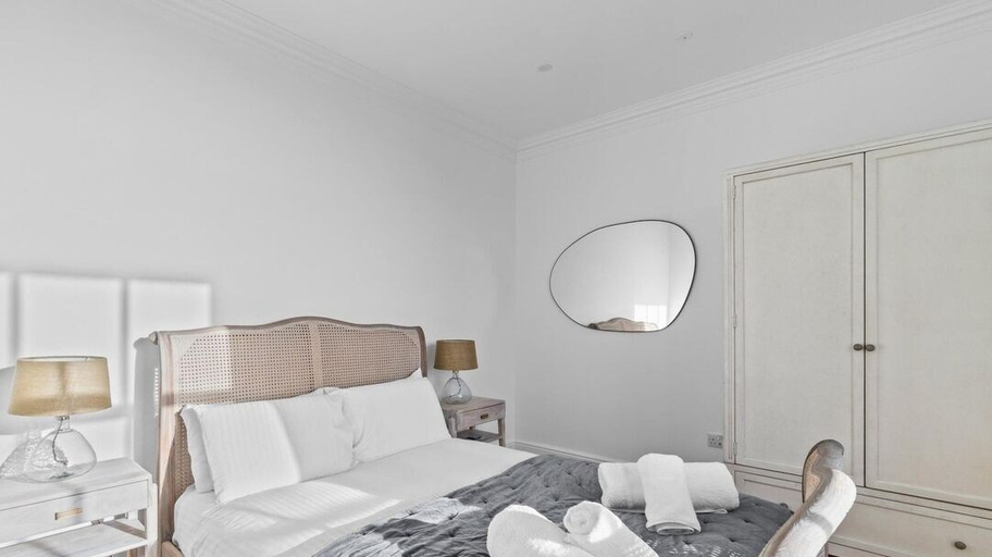 Others 3, Luxury 2 bed Apartment Mount Wise Plymouth Parking, Plymouth