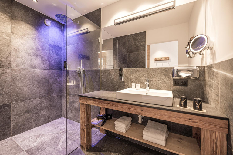 Bathroom 4, Boutiquehotel die Alpbacherin 4 Sterne Superior, Kufstein