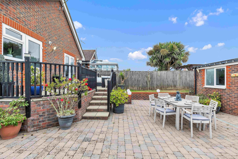 Room 5, Sea Downs House With Free Parking By My Getaways, East Sussex