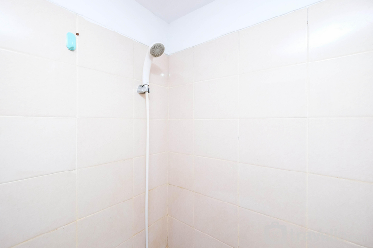 Bathroom 5, Simply Studio Room at Titanium Square Apartment By Travelio, Jakarta Timur