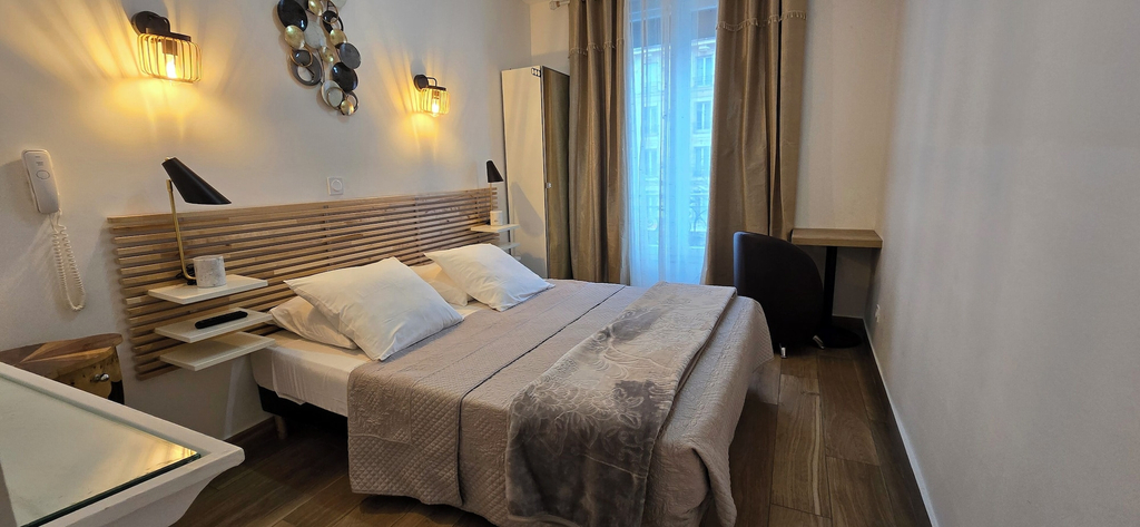 Others 5, Hotel Camelia Nation, Paris