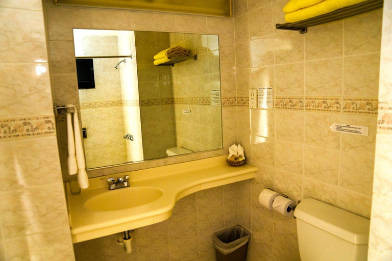 Bathroom 4, Allamanda Beach Resort