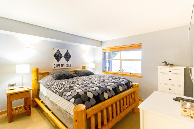 Others 4, Ski in Out, Great Location, Free Shuttle Bus, Squamish-Lillooet