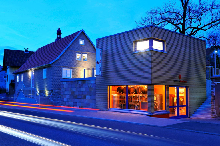 Exterior & Views