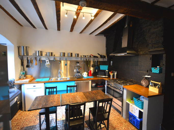 Food & Drinks 5, Rustic Farmhouse with Pool, Liège