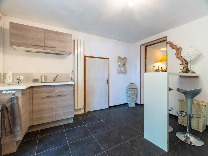 Others 4, Majestic holiday home in Laroque with hot tub, Hérault