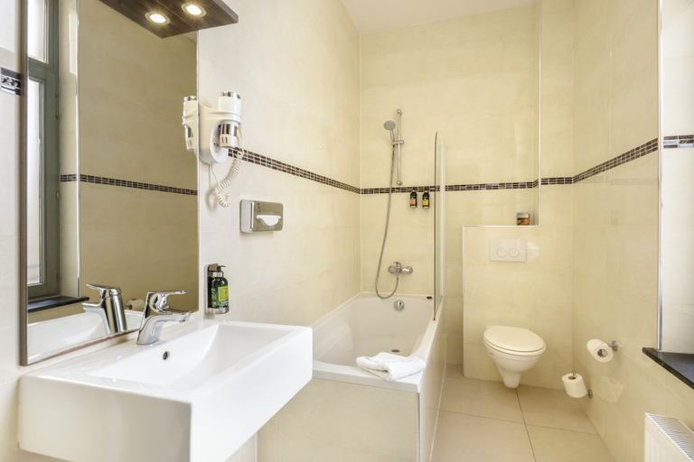 Bathroom 5, Dansaert Hotel, Bruxelles