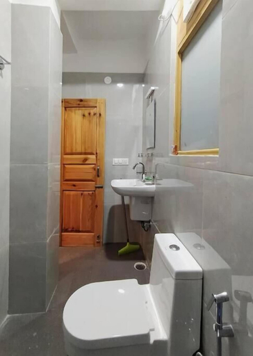 Bathroom, Rustic Roots Home Stay, Kullu