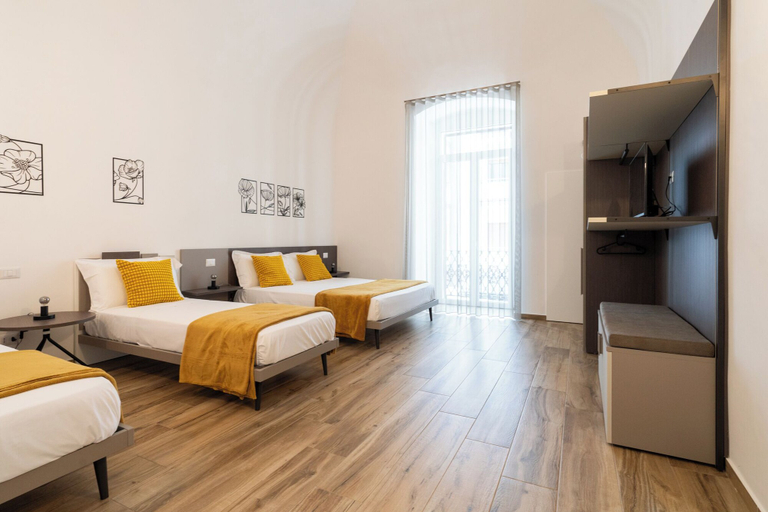 Bedroom 5, Nicolaus 204 - Brown & Grey Rooms by Wonderful Italy, Bari